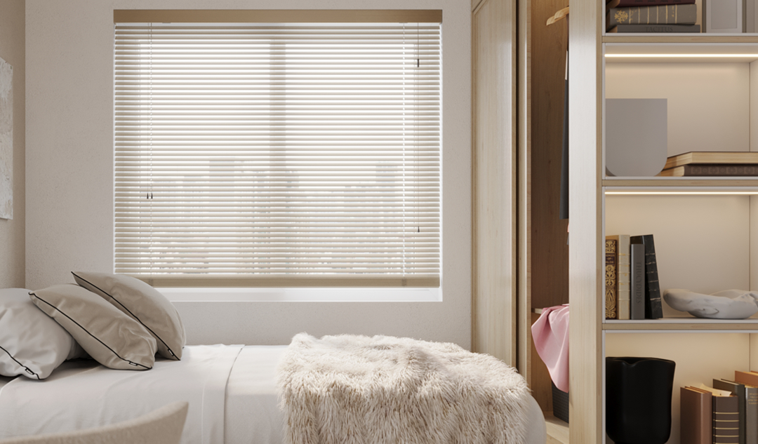 cortinas venecianas de madera en el dormitorio